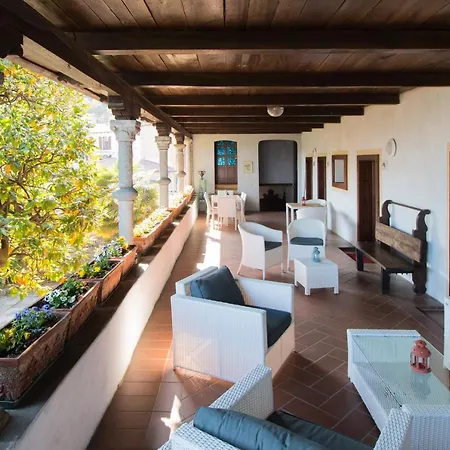 Appartement Sleeps 6 With Pool And Wifi
