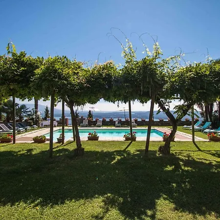 Appartement Sleeps 6 With Pool And Wifi